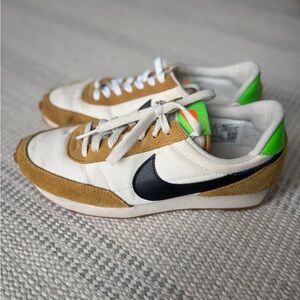 Nike Women’s White, Tan, and Green Sneakers - 8